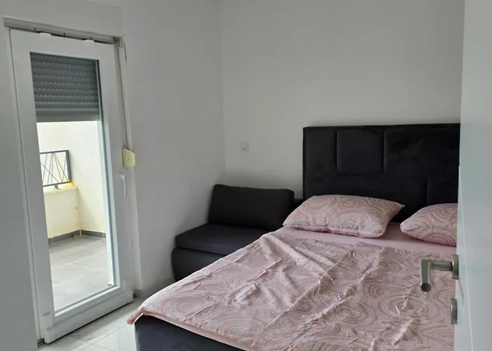 Apartments Am\'An With Pool, Novalja