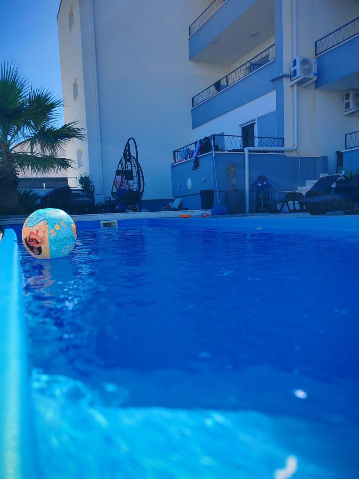 Am'an With Pool, Novalja